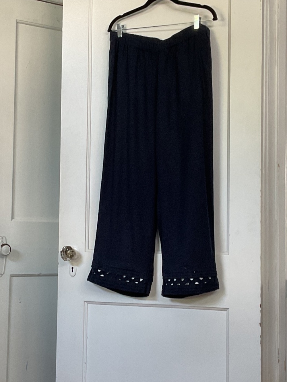 Cropped linen blend pants with lace detail
